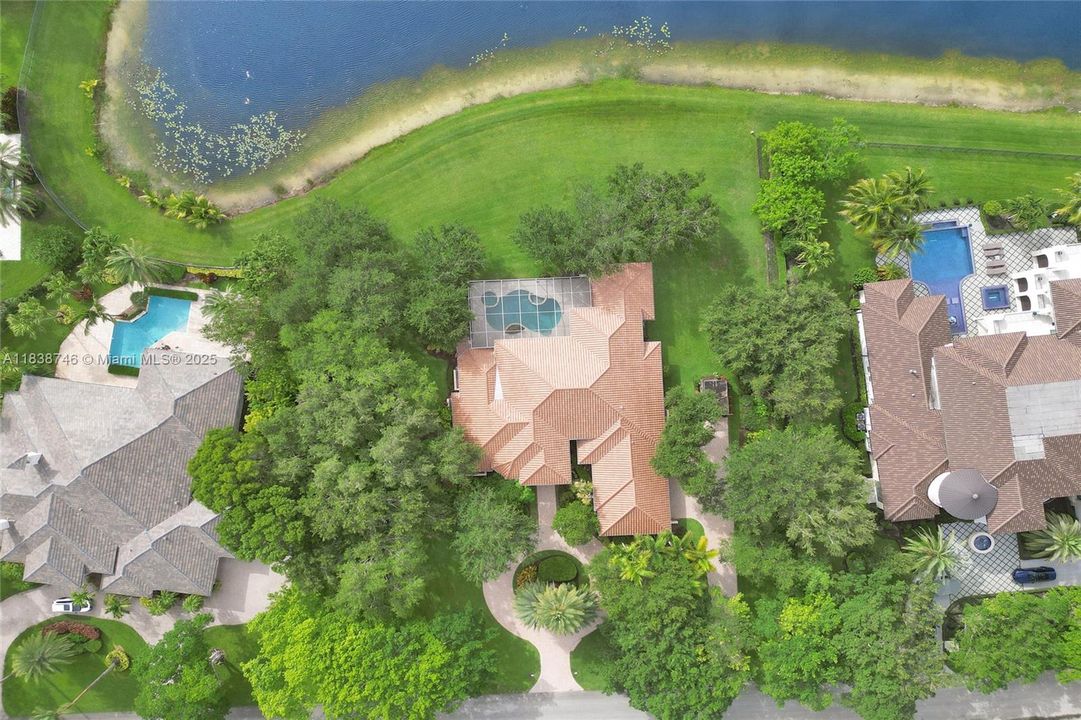 Recently Sold: $2,750,000 (5 beds, 4 baths, 4006 Square Feet)