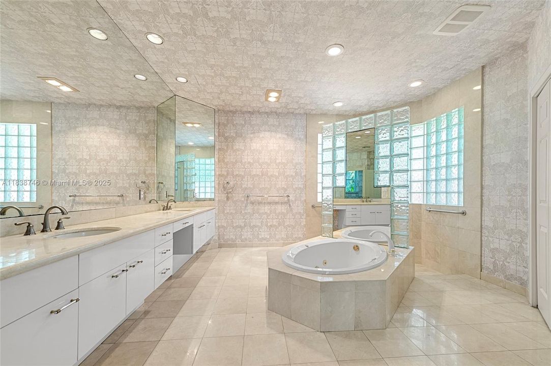 Recently Sold: $2,750,000 (5 beds, 4 baths, 4006 Square Feet)