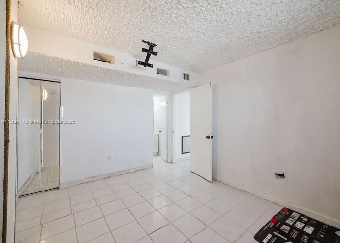 Vendido Recientemente: $233,000 (2 camas, 2 baños, 1069 Pies cuadrados)