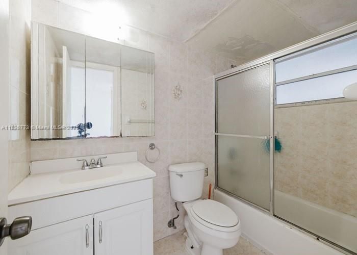 Vendido Recientemente: $233,000 (2 camas, 2 baños, 1069 Pies cuadrados)