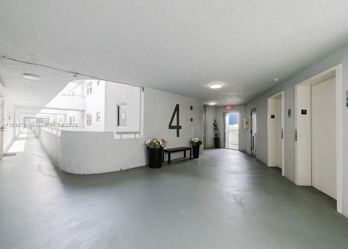 Vendido Recientemente: $233,000 (2 camas, 2 baños, 1069 Pies cuadrados)