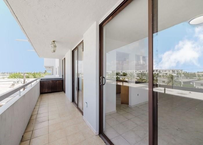 Vendido Recientemente: $233,000 (2 camas, 2 baños, 1069 Pies cuadrados)