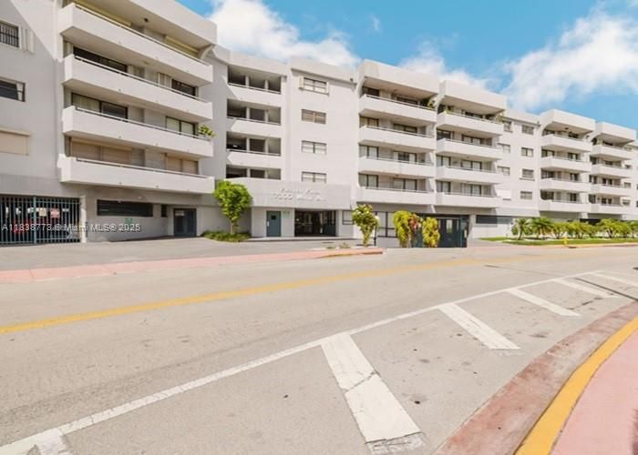 Vendido Recientemente: $233,000 (2 camas, 2 baños, 1069 Pies cuadrados)