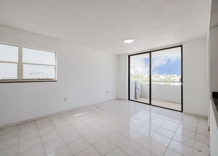 Vendido Recientemente: $233,000 (2 camas, 2 baños, 1069 Pies cuadrados)