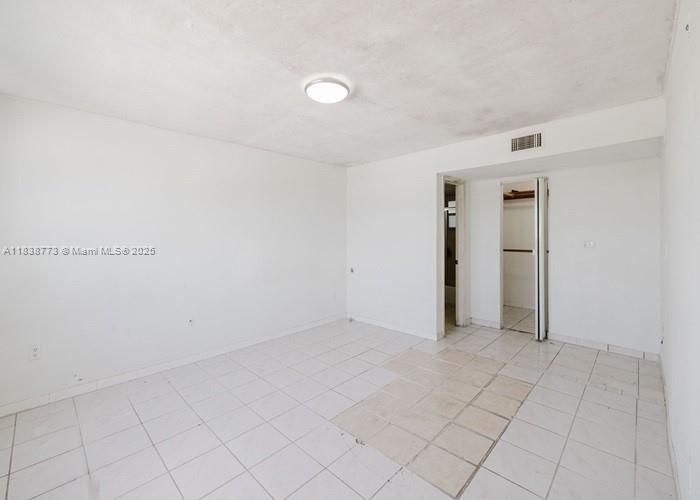 Vendido Recientemente: $233,000 (2 camas, 2 baños, 1069 Pies cuadrados)