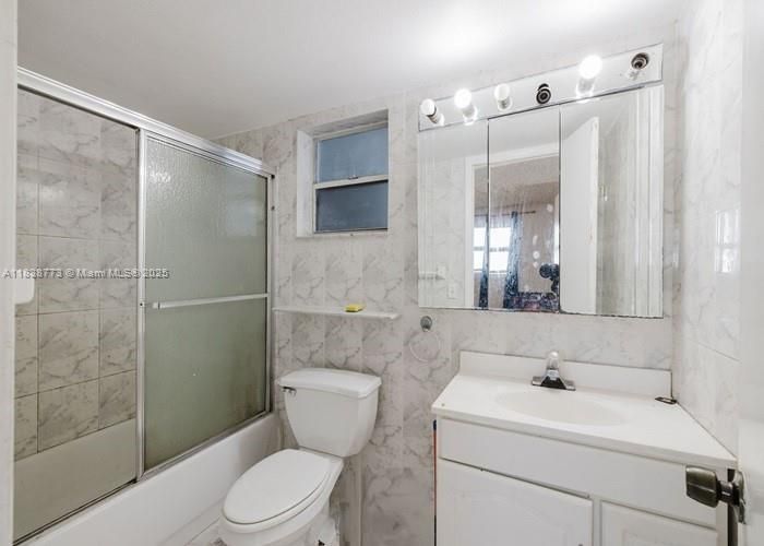 Vendido Recientemente: $233,000 (2 camas, 2 baños, 1069 Pies cuadrados)