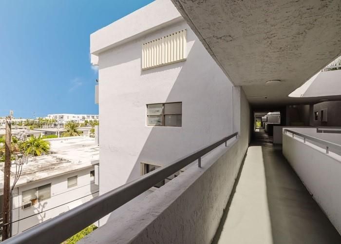 Vendido Recientemente: $233,000 (2 camas, 2 baños, 1069 Pies cuadrados)