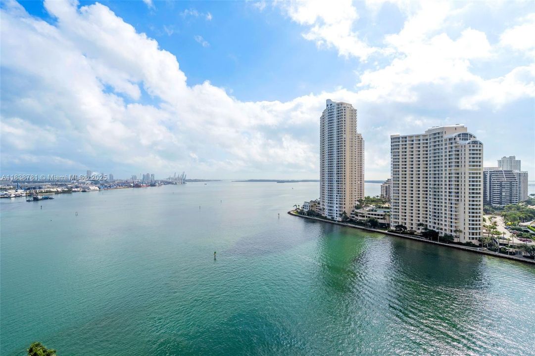 Recently Sold: $1,100,000 (3 beds, 2 baths, 1792 Square Feet)