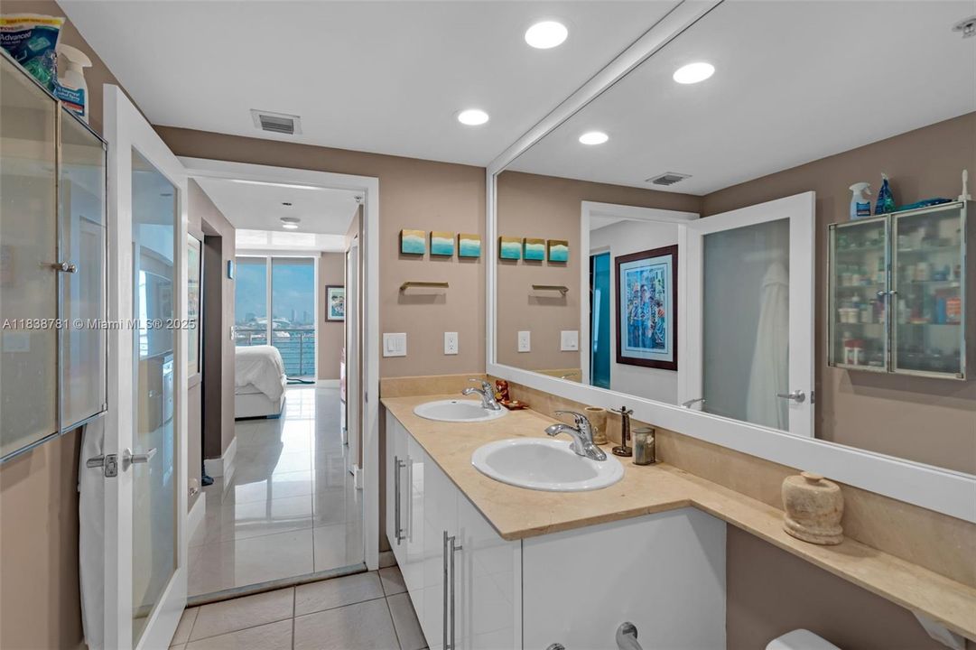 Recently Sold: $1,100,000 (3 beds, 2 baths, 1792 Square Feet)