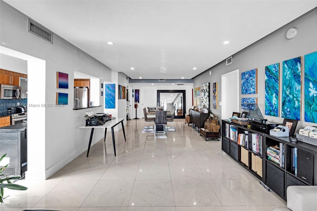 Recently Sold: $1,100,000 (3 beds, 2 baths, 1792 Square Feet)