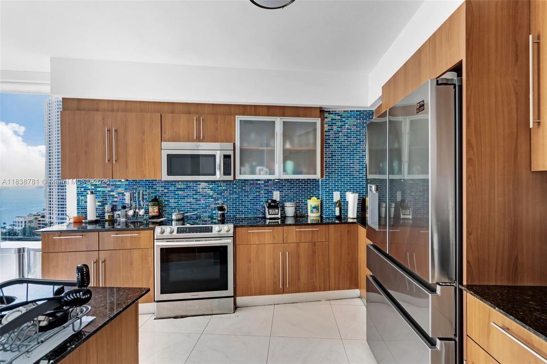 Recently Sold: $1,100,000 (3 beds, 2 baths, 1792 Square Feet)