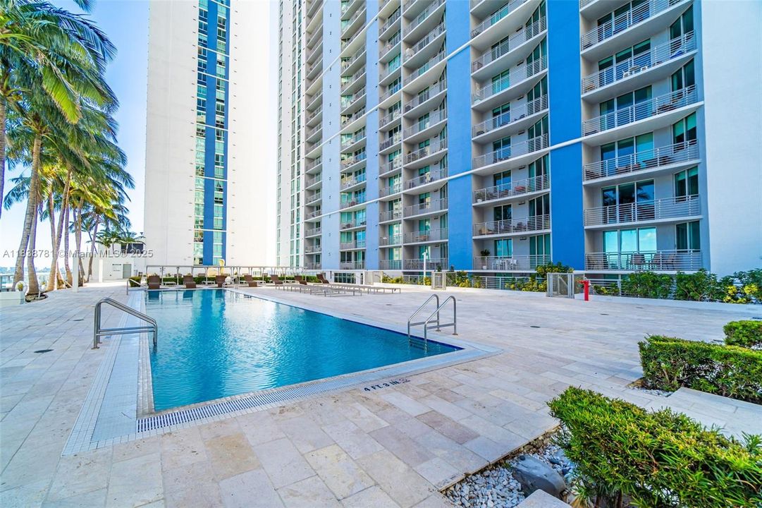 Recently Sold: $1,100,000 (3 beds, 2 baths, 1792 Square Feet)