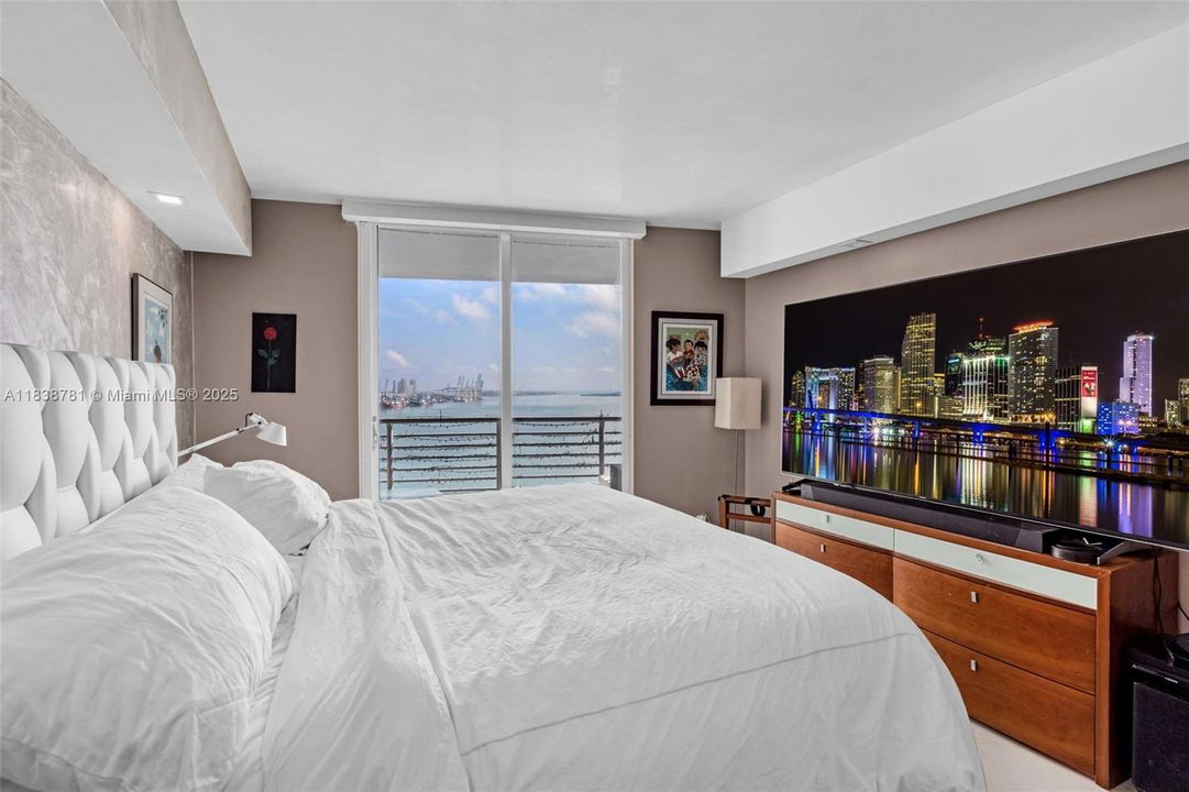 Recently Sold: $1,100,000 (3 beds, 2 baths, 1792 Square Feet)