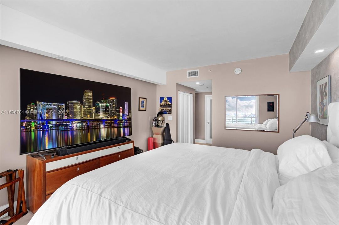 Recently Sold: $1,100,000 (3 beds, 2 baths, 1792 Square Feet)