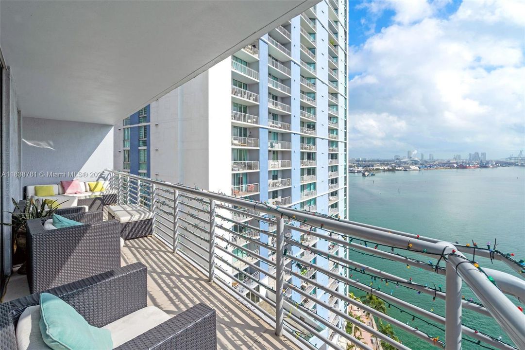 Recently Sold: $1,100,000 (3 beds, 2 baths, 1792 Square Feet)