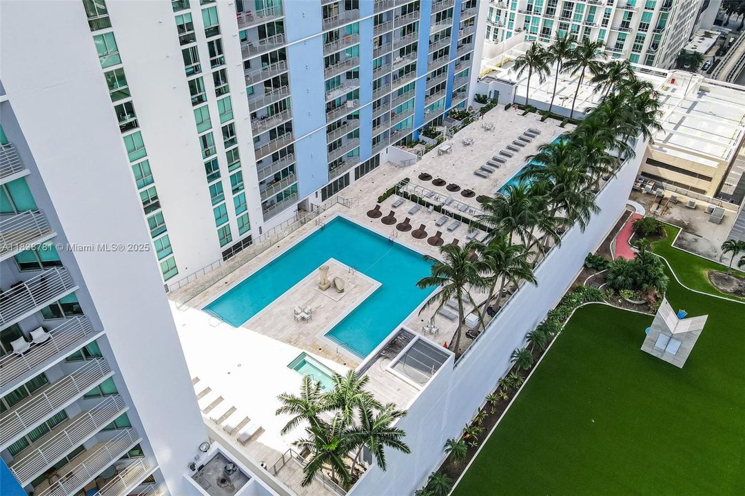 Recently Sold: $1,100,000 (3 beds, 2 baths, 1792 Square Feet)