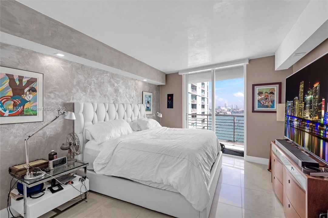 Recently Sold: $1,100,000 (3 beds, 2 baths, 1792 Square Feet)