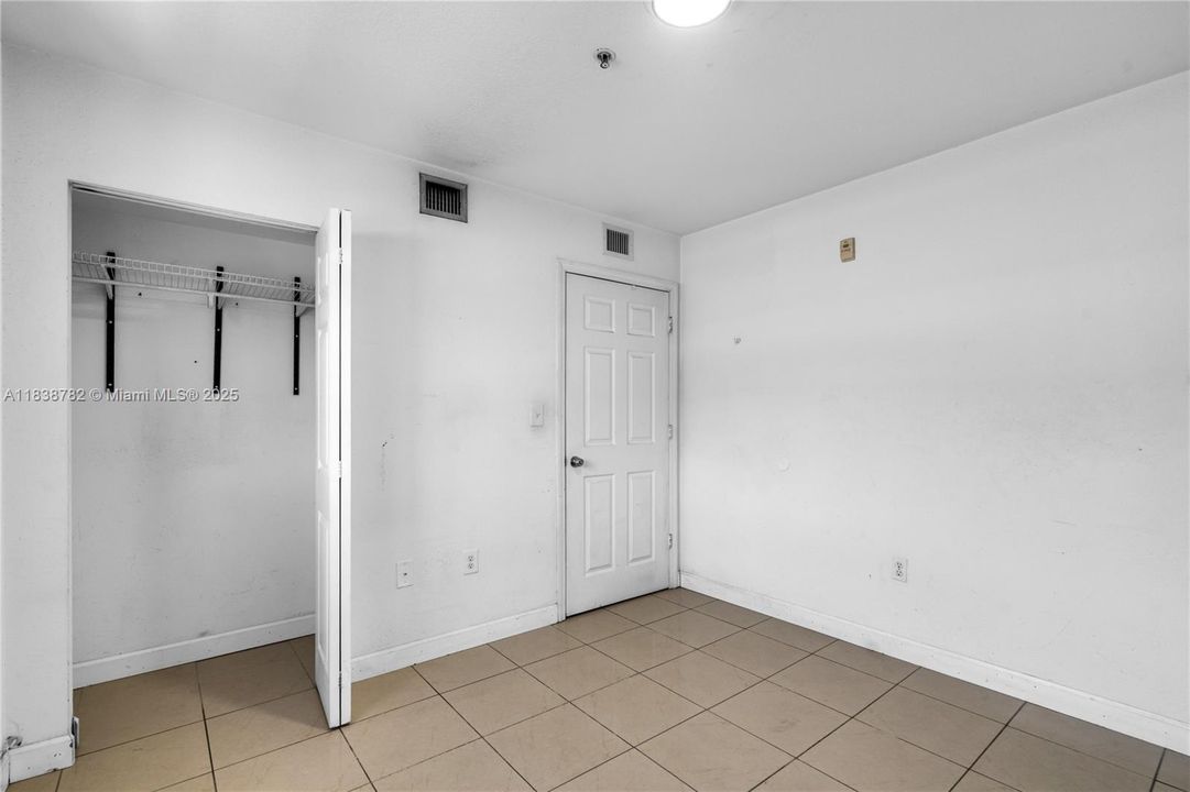 Под контрактом: $230,000 (2 спален, 1 ванн, 771 Квадратных фут)