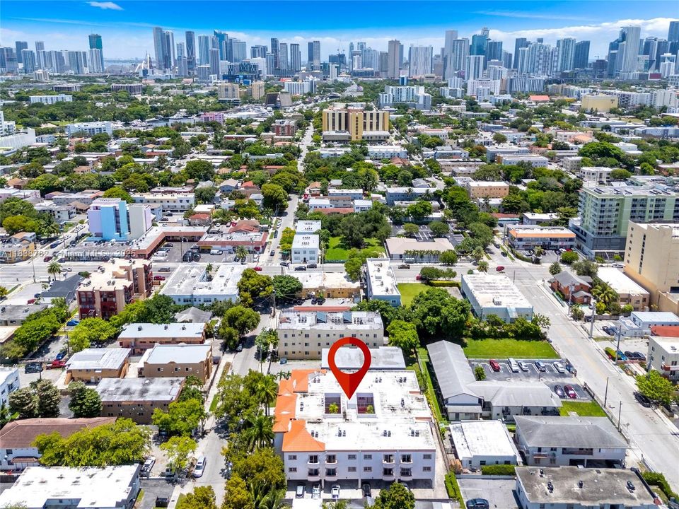 Под контрактом: $230,000 (2 спален, 1 ванн, 771 Квадратных фут)