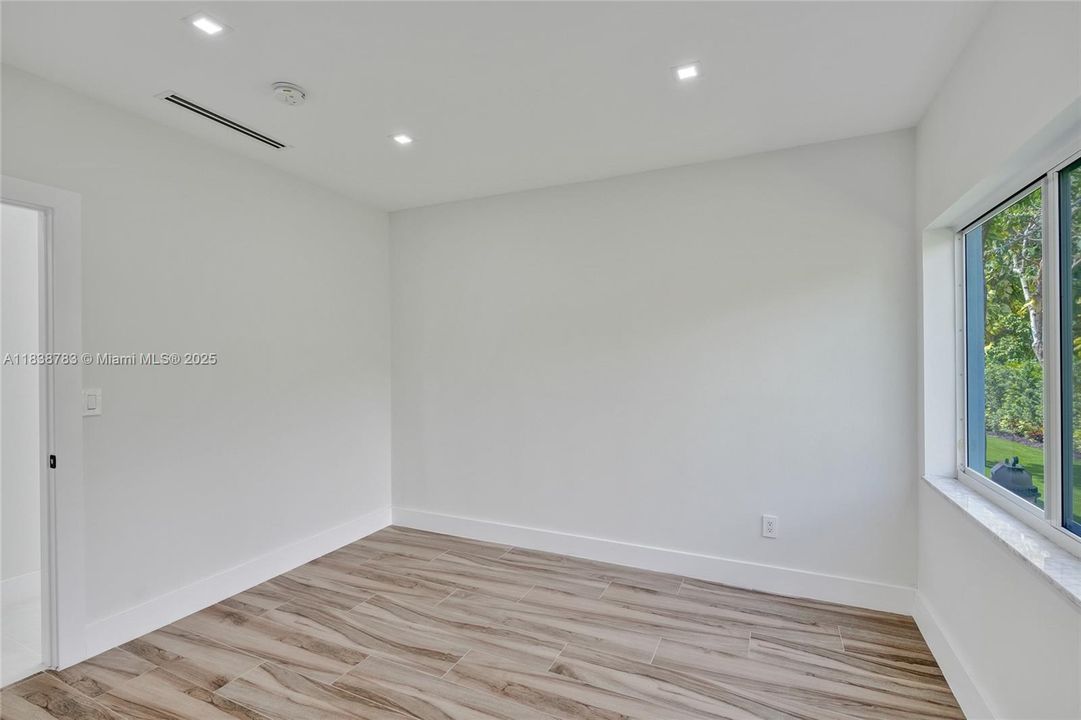 В аренду: $13,450 (5 спален, 5 ванн, 2122 Квадратных фут)