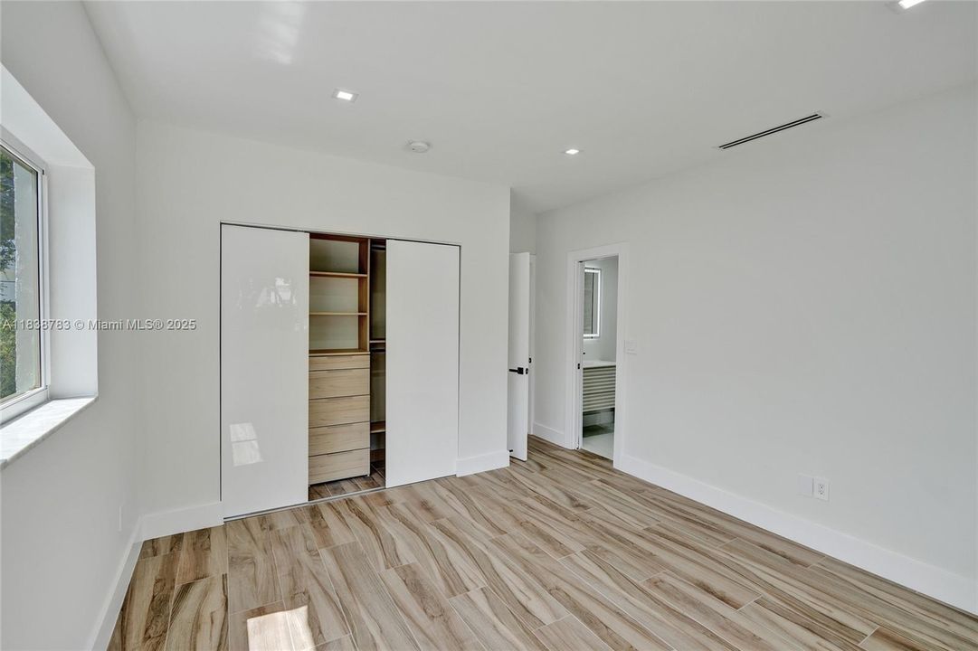 В аренду: $13,450 (5 спален, 5 ванн, 2122 Квадратных фут)