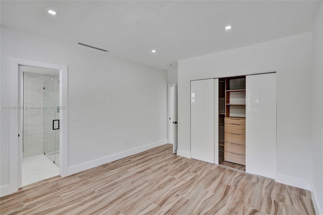 В аренду: $13,450 (5 спален, 5 ванн, 2122 Квадратных фут)