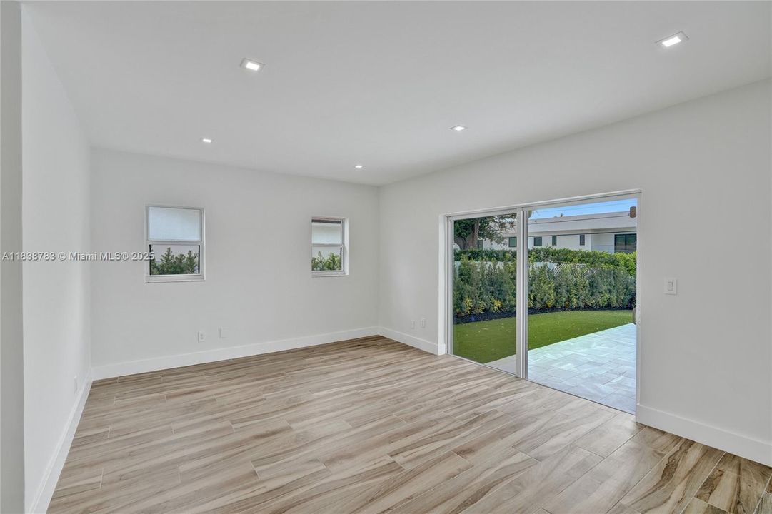 В аренду: $13,450 (5 спален, 5 ванн, 2122 Квадратных фут)