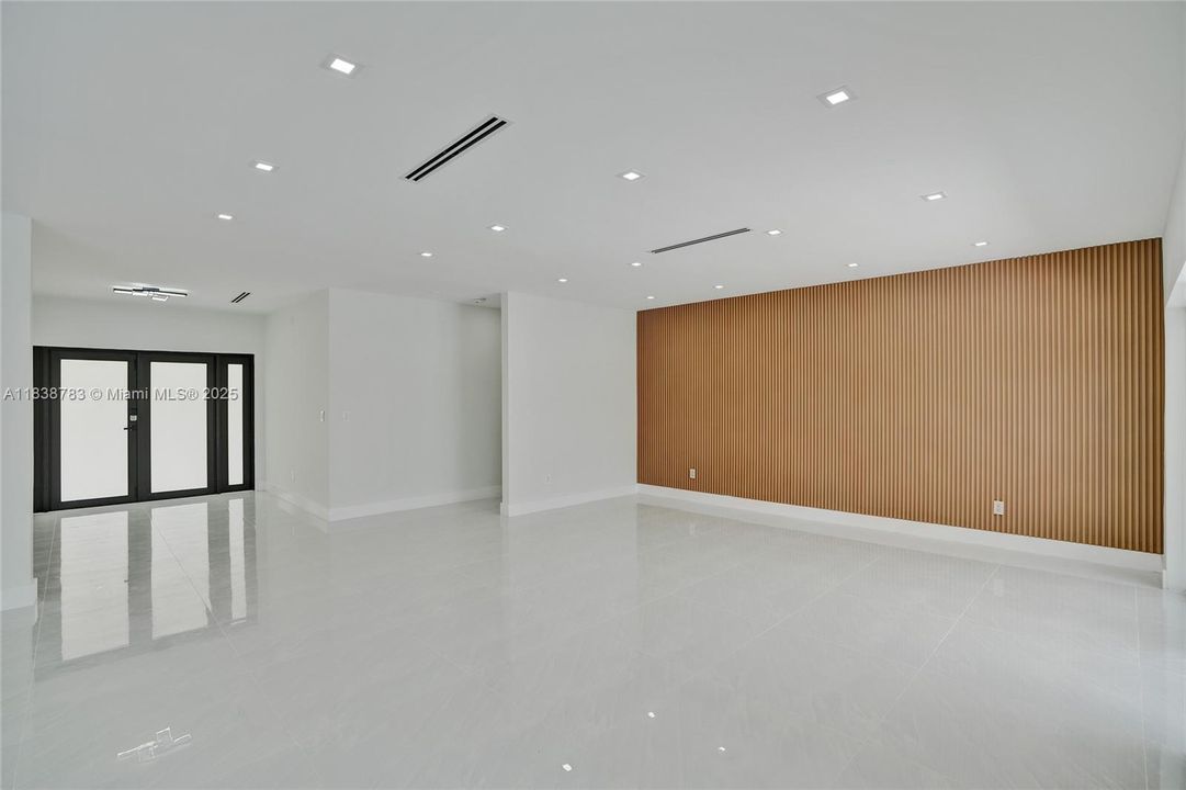 В аренду: $13,450 (5 спален, 5 ванн, 2122 Квадратных фут)