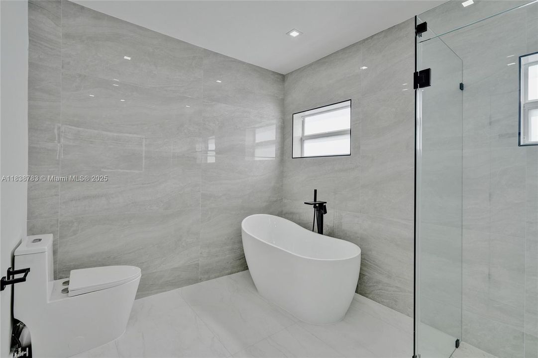 В аренду: $13,450 (5 спален, 5 ванн, 2122 Квадратных фут)