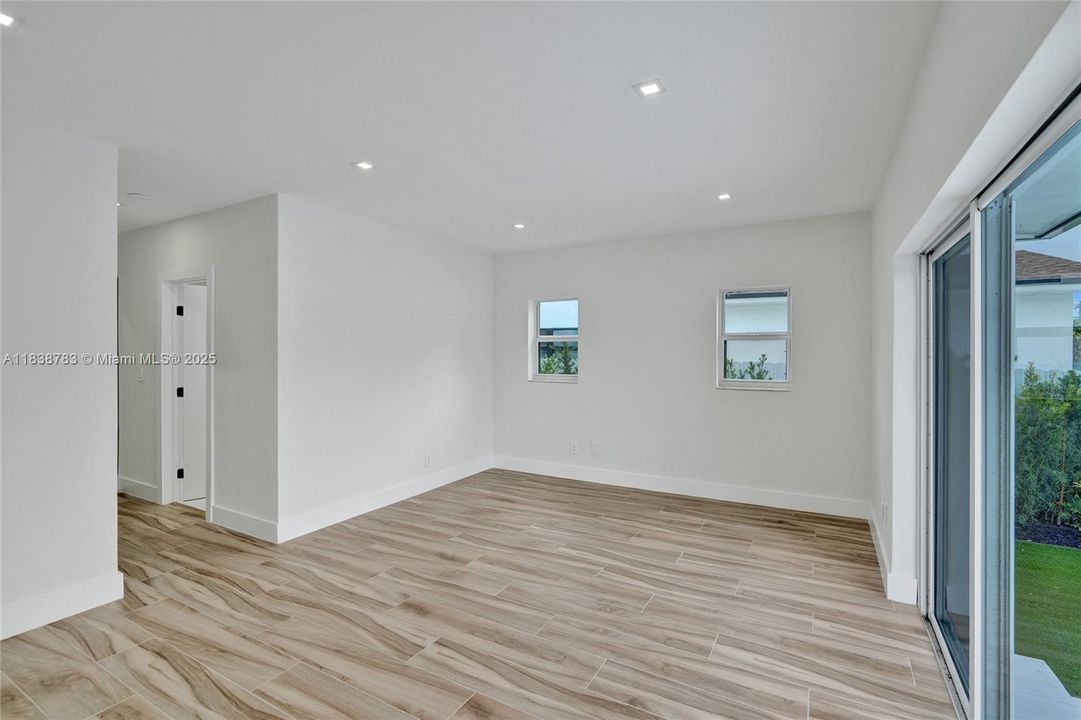 В аренду: $13,450 (5 спален, 5 ванн, 2122 Квадратных фут)