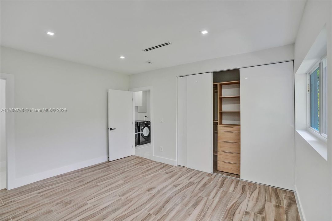 В аренду: $13,450 (5 спален, 5 ванн, 2122 Квадратных фут)