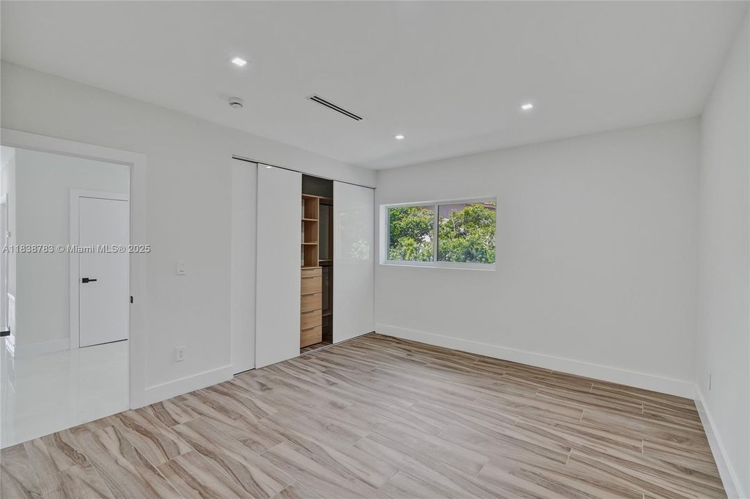 В аренду: $13,450 (5 спален, 5 ванн, 2122 Квадратных фут)