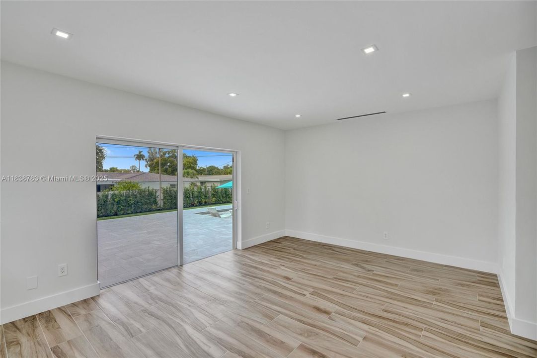 В аренду: $13,450 (5 спален, 5 ванн, 2122 Квадратных фут)