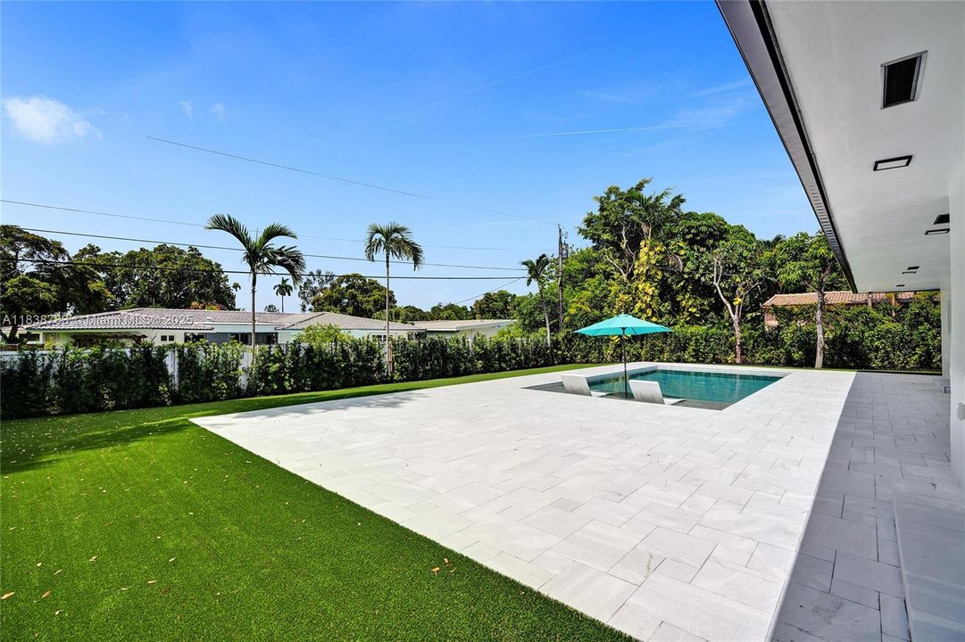 В аренду: $13,450 (5 спален, 5 ванн, 2122 Квадратных фут)