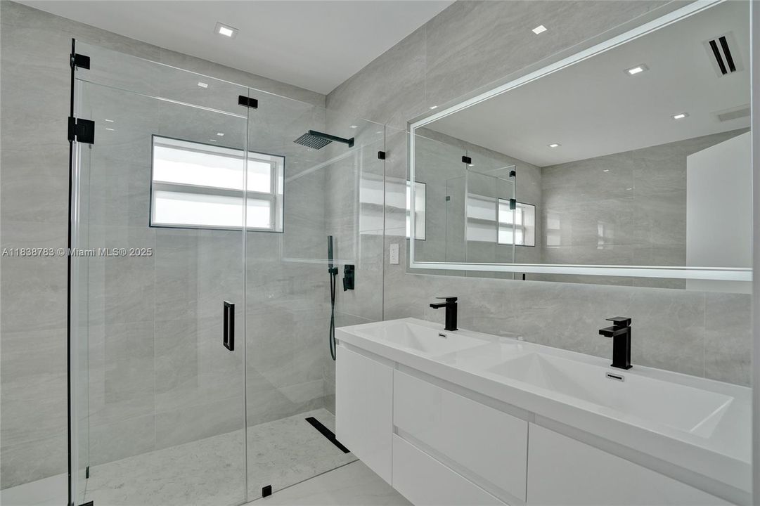 В аренду: $13,450 (5 спален, 5 ванн, 2122 Квадратных фут)