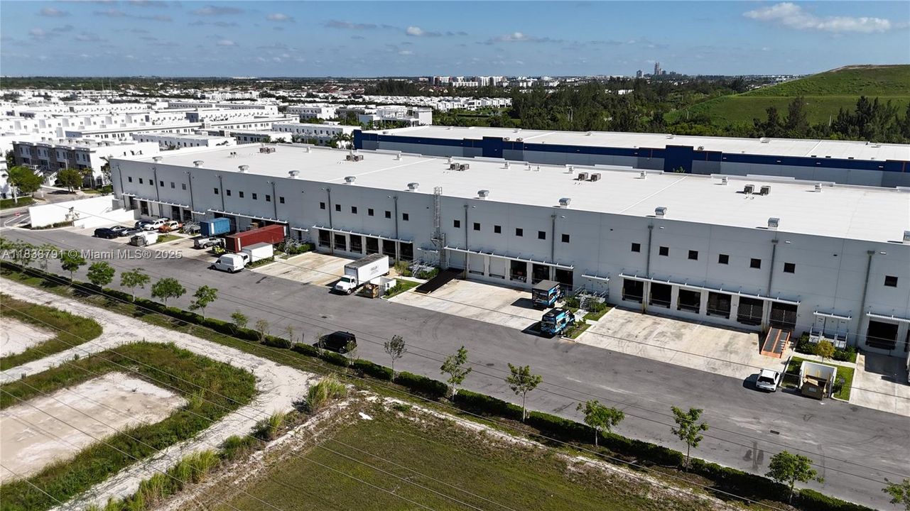 合同活跃: $3,100,000 (0 贝兹, 0 浴室, 0 平方英尺)