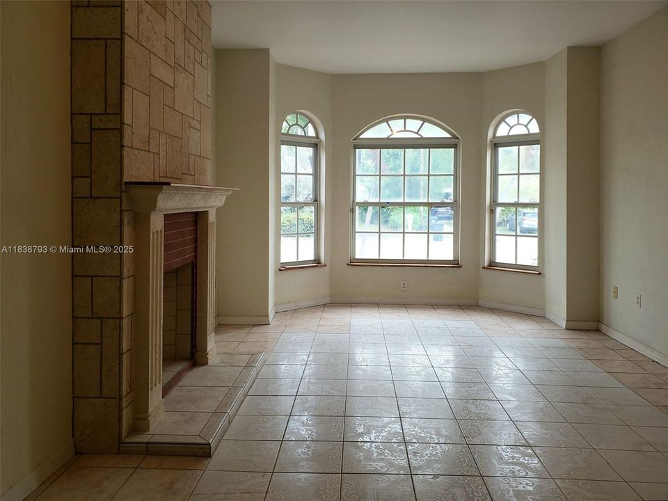 En Venta: $4,300,000 (5 camas, 4 baños, 3335 Pies cuadrados)