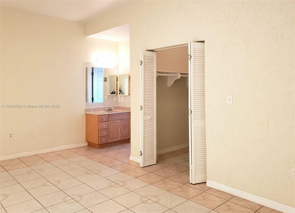 En Venta: $4,300,000 (5 camas, 4 baños, 3335 Pies cuadrados)