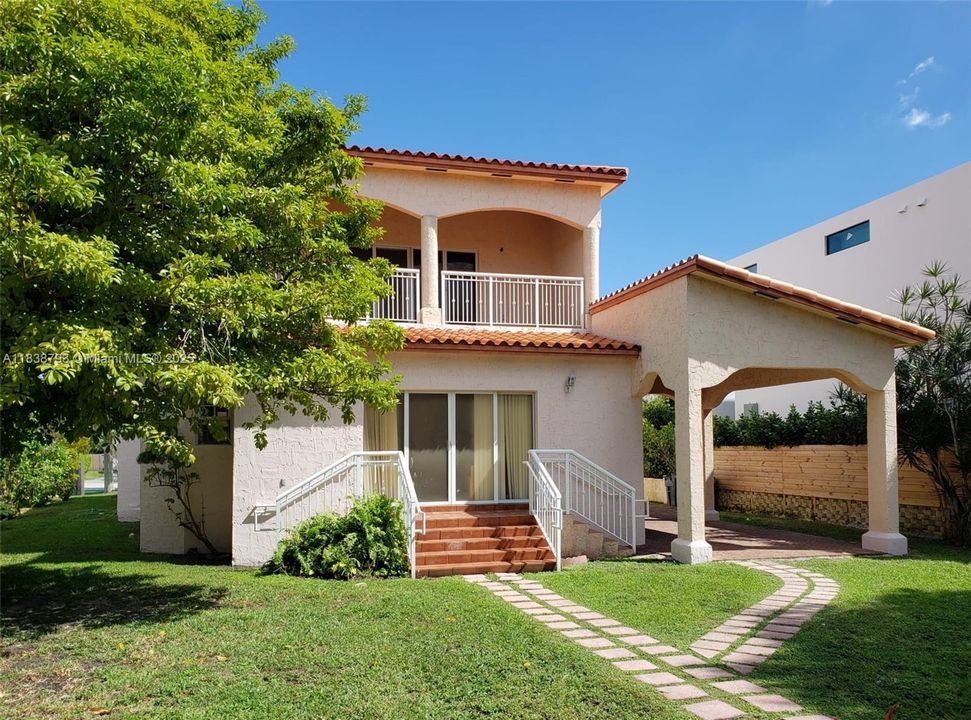 En Venta: $4,300,000 (5 camas, 4 baños, 3335 Pies cuadrados)