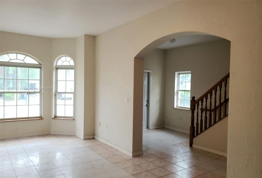 En Venta: $4,300,000 (5 camas, 4 baños, 3335 Pies cuadrados)