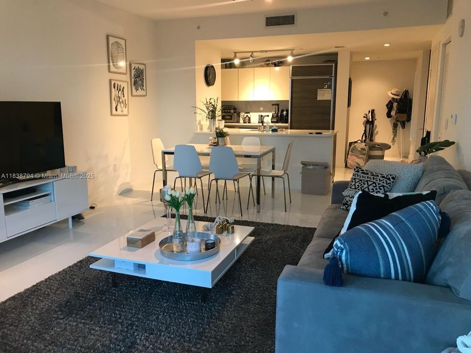 Vendido Recientemente: $519,900 (1 camas, 1 baños, 923 Pies cuadrados)
