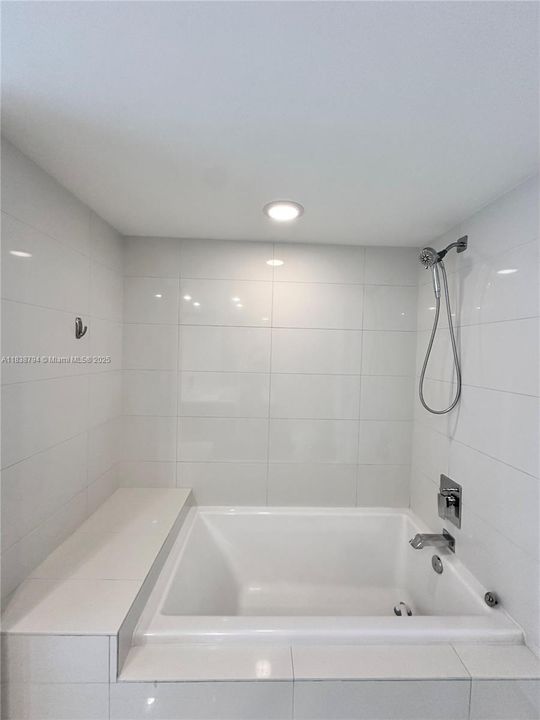 Vendido Recientemente: $519,900 (1 camas, 1 baños, 923 Pies cuadrados)