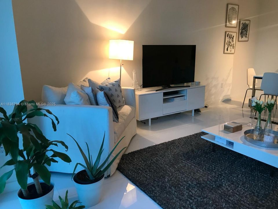 Vendido Recientemente: $519,900 (1 camas, 1 baños, 923 Pies cuadrados)