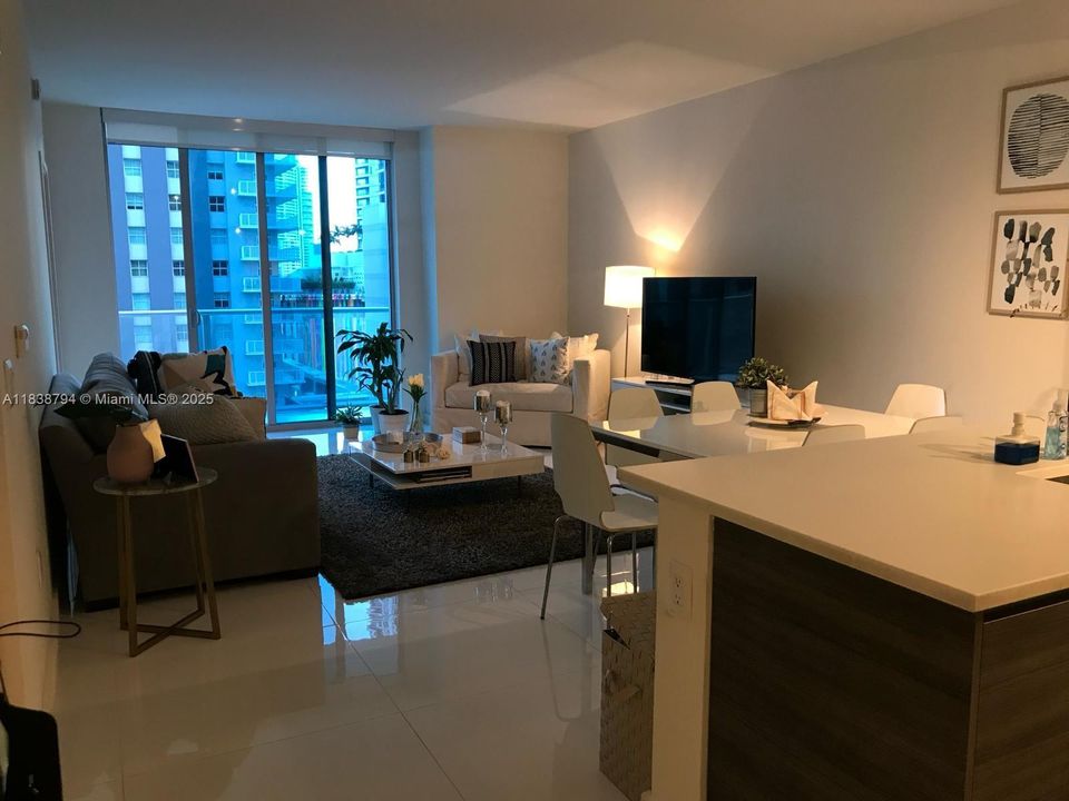 Vendido Recientemente: $519,900 (1 camas, 1 baños, 923 Pies cuadrados)