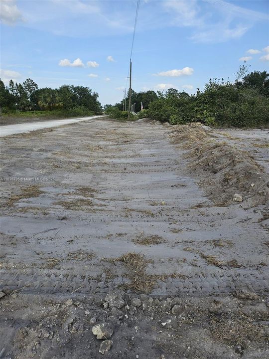 На продажу: $80,000 (1.25 acres)