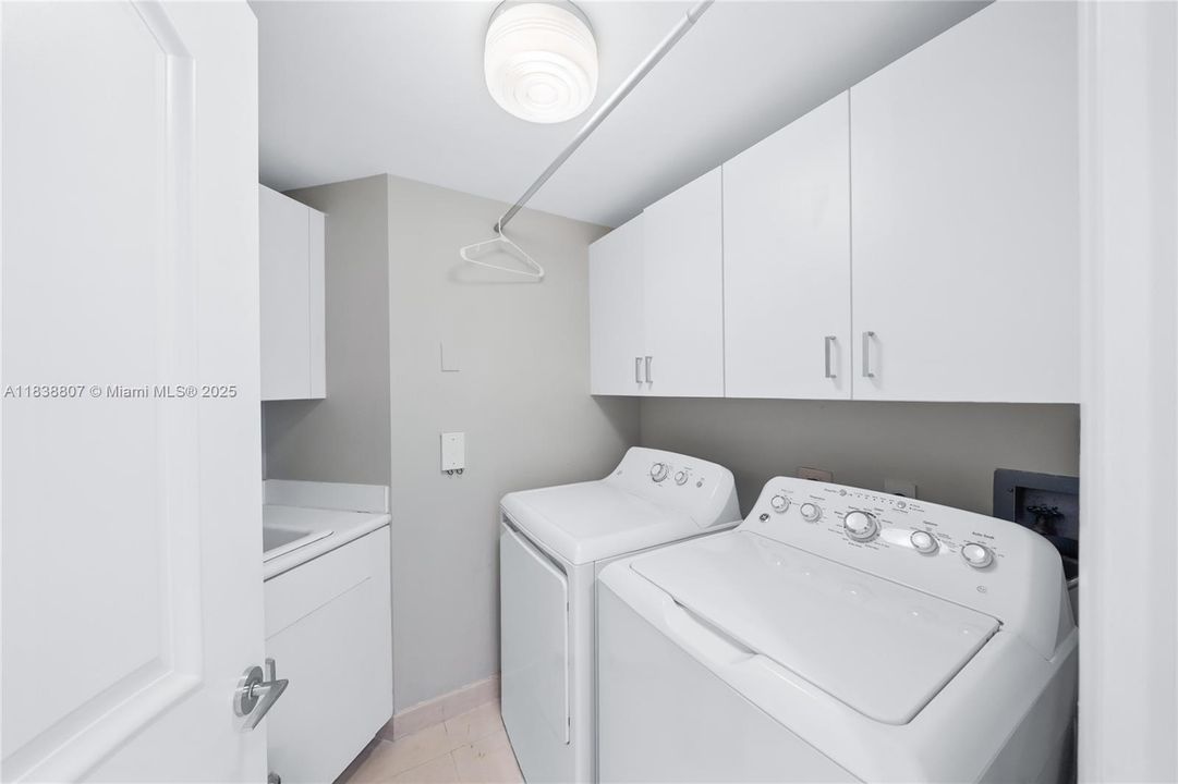 For Sale: $1,399,000 (3 beds, 3 baths, 2630 Square Feet)