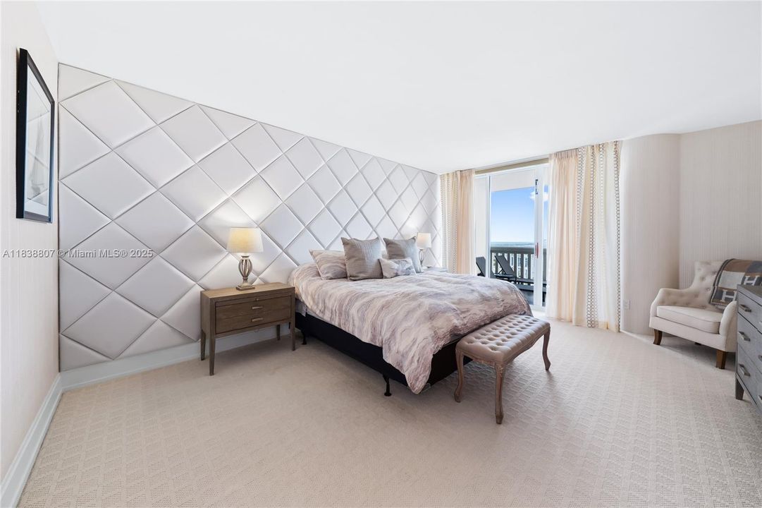 For Sale: $1,399,000 (3 beds, 3 baths, 2630 Square Feet)