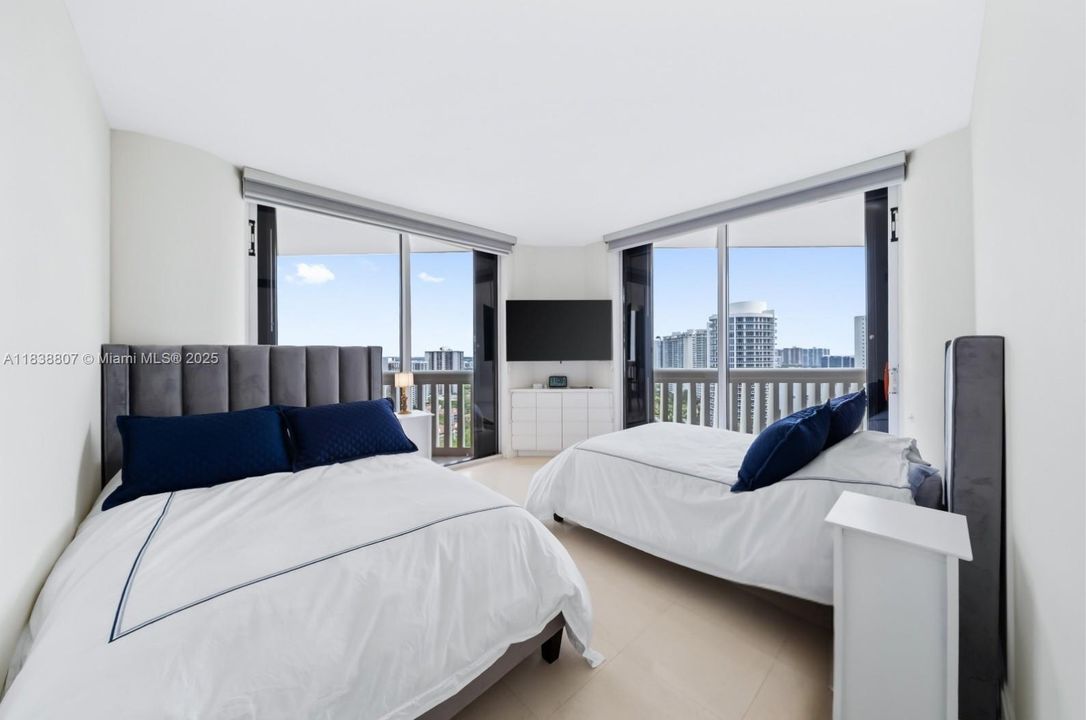 For Sale: $1,399,000 (3 beds, 3 baths, 2630 Square Feet)