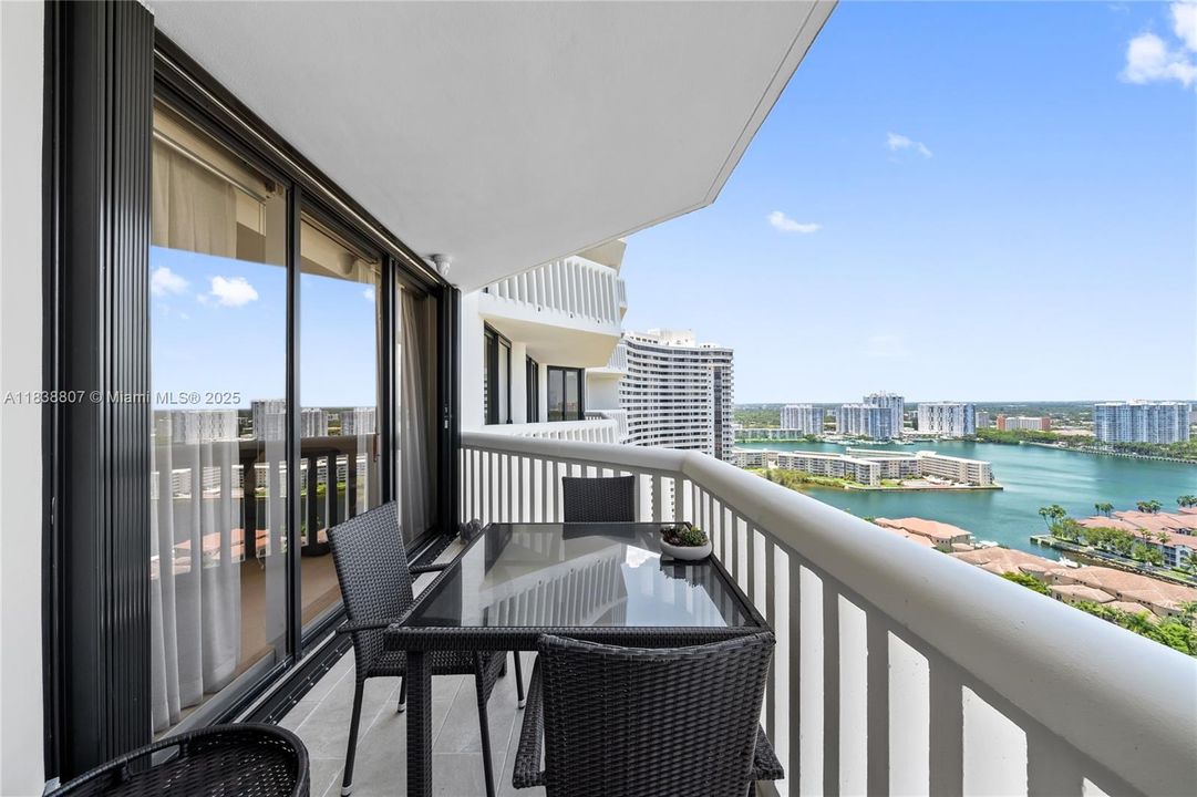 For Sale: $1,399,000 (3 beds, 3 baths, 2630 Square Feet)