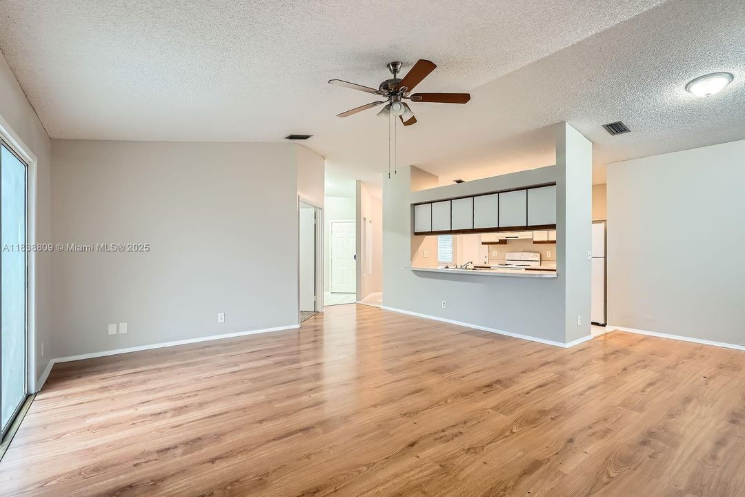 Active With Contract: $444,000 (3 beds, 2 baths, 1792 Square Feet)